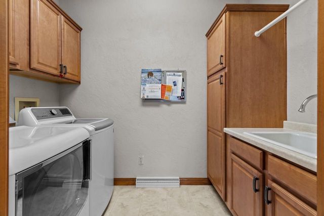 900 CLOVER COURT, Menasha, WI 54952