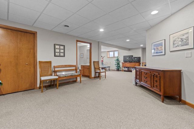 900 CLOVER COURT, Menasha, WI 54952