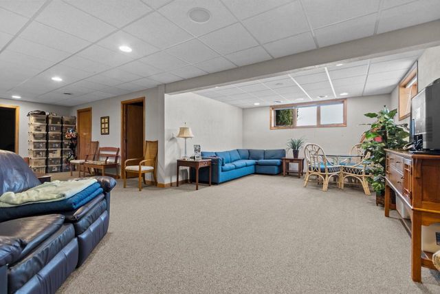 900 CLOVER COURT, Menasha, WI 54952