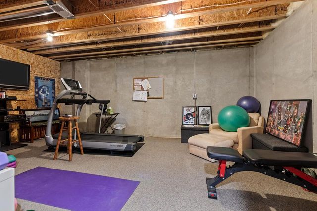 900 CLOVER COURT, Menasha, WI 54952