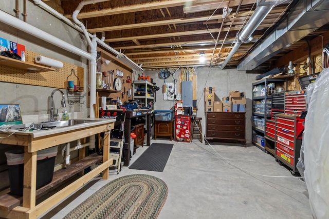 900 CLOVER COURT, Menasha, WI 54952