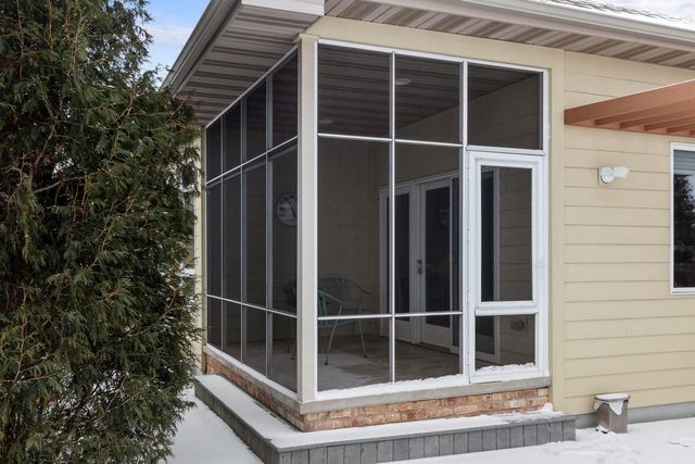 900 CLOVER COURT, Menasha, WI 54952