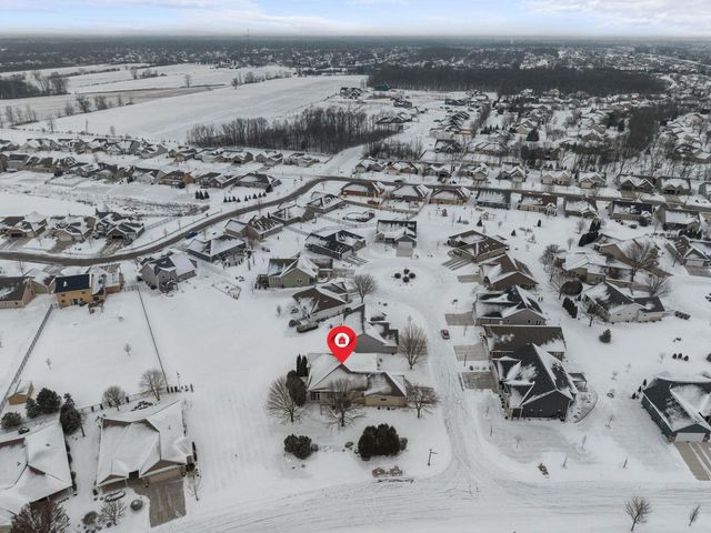 900 CLOVER COURT, Menasha, WI 54952