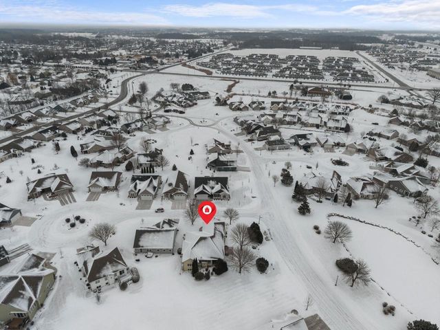 900 CLOVER COURT, Menasha, WI 54952
