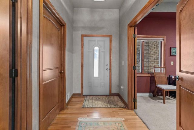 900 CLOVER COURT, Menasha, WI 54952