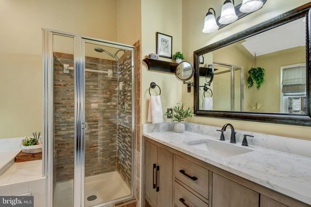 14135 BETSY ROSS LN, Centreville, VA 20121