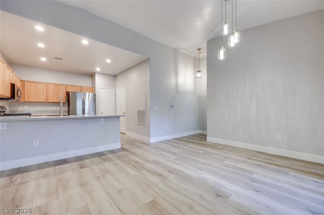 1008 Domnus ln Lane 201, Las Vegas, NV 89144