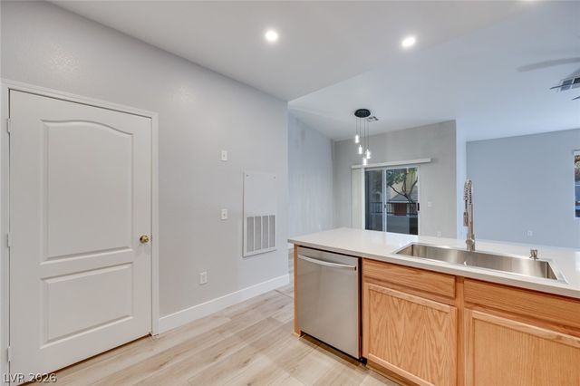 1008 Domnus ln Lane 201, Las Vegas, NV 89144