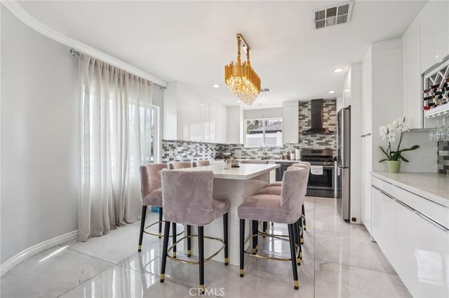 6545 Kraft Avenue, North Hollywood, CA 91606