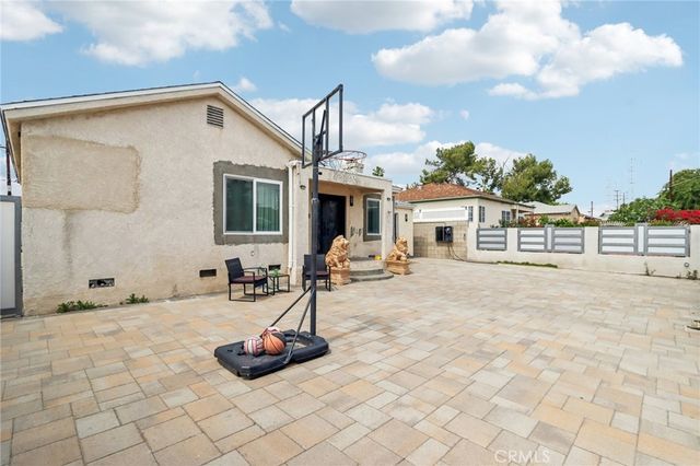 6545 Kraft Avenue, North Hollywood, CA 91606