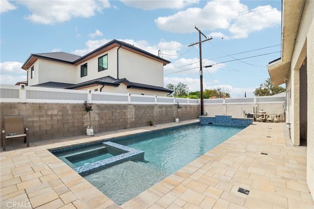 6545 Kraft Avenue, North Hollywood, CA 91606