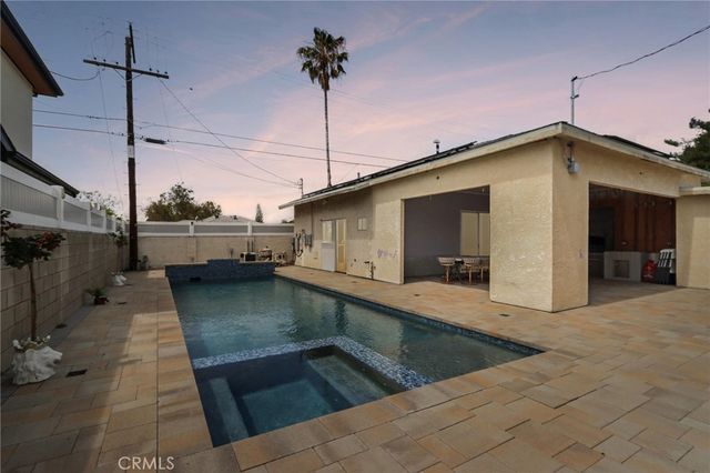 6545 Kraft Avenue, North Hollywood, CA 91606