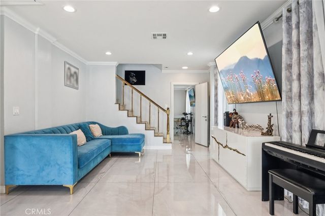 6545 Kraft Avenue, North Hollywood, CA 91606
