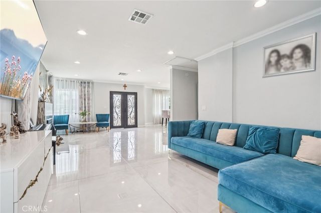 6545 Kraft Avenue, North Hollywood, CA 91606