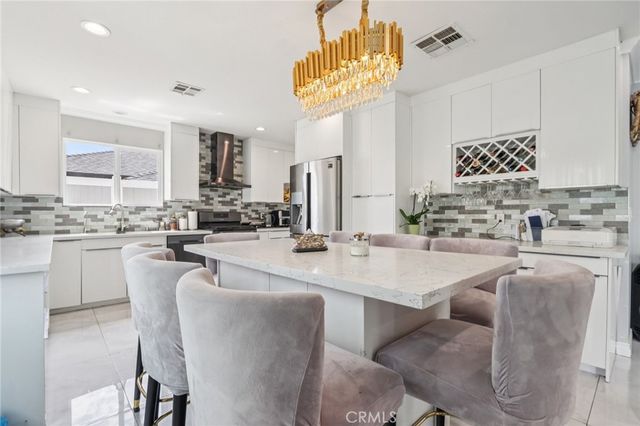 6545 Kraft Avenue, North Hollywood, CA 91606