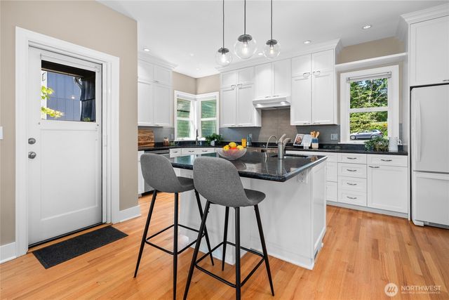 7716 30th Avenue NW, Seattle, WA 98177