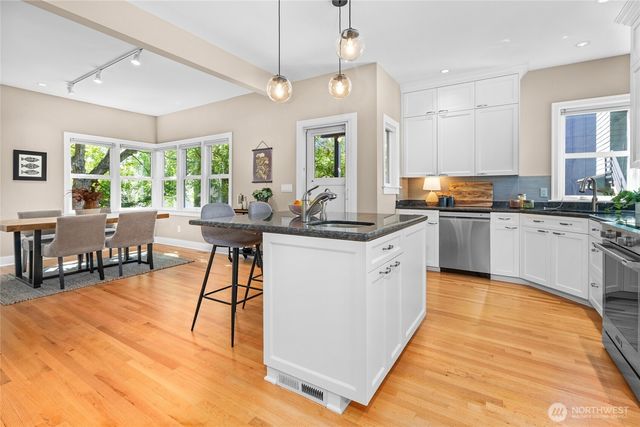 7716 30th Avenue NW, Seattle, WA 98177