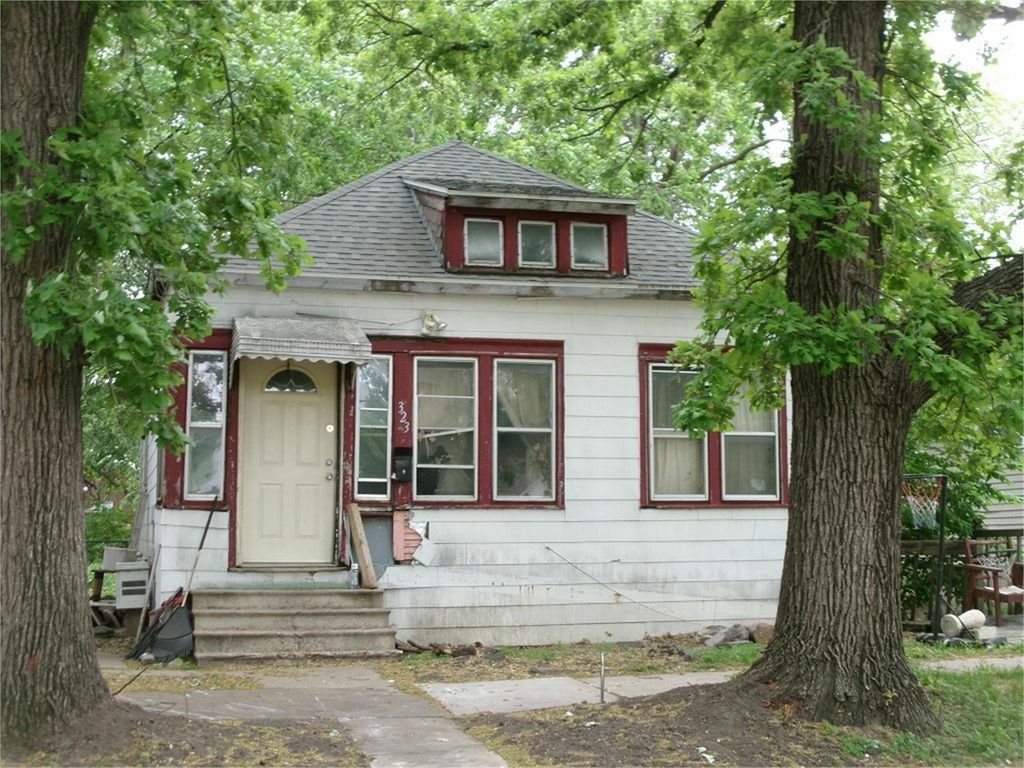 323 Cresent Pl, Waterloo, IA 50703