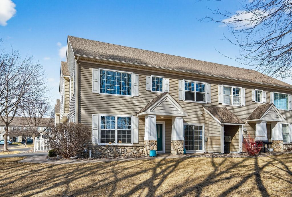 11899 85th Place N, Maple Grove, MN 55369