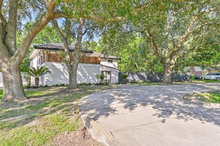 1207 Thomas Drive, Friendswood, TX 77546