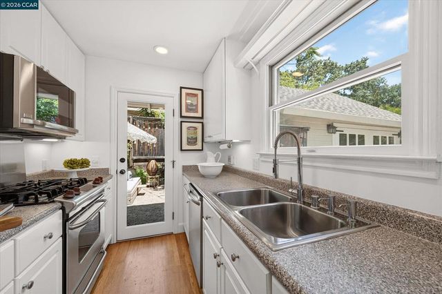 3 Songbird Ct, Lafayette, CA 94549