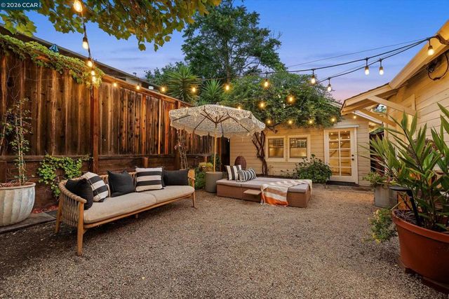 3 Songbird Ct, Lafayette, CA 94549