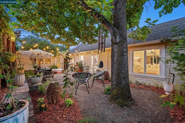 3 Songbird Ct, Lafayette, CA 94549