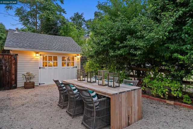 3 Songbird Ct, Lafayette, CA 94549
