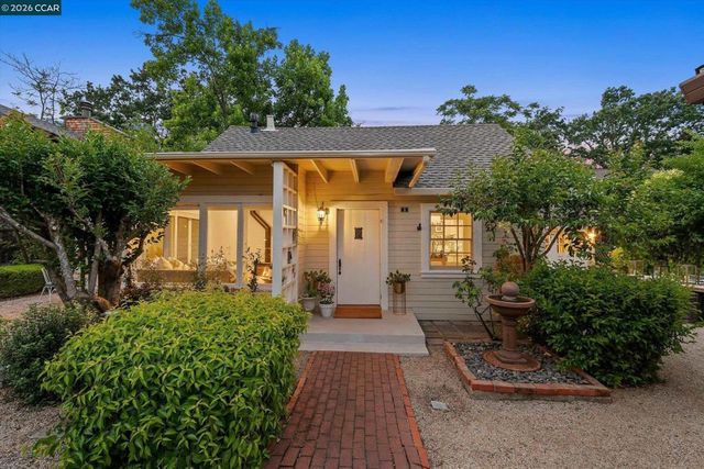 3 Songbird Ct, Lafayette, CA 94549