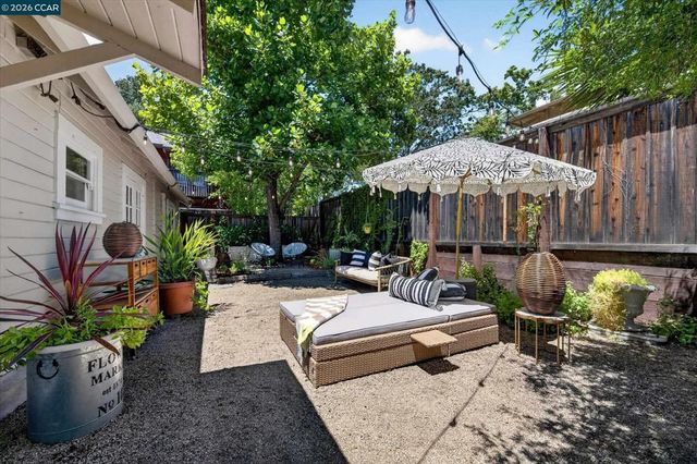 3 Songbird Ct, Lafayette, CA 94549