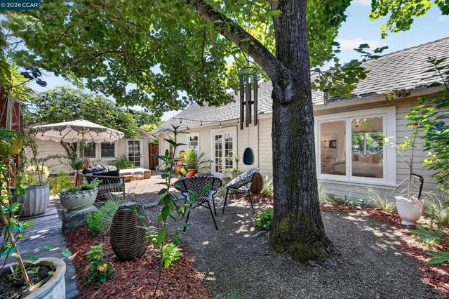 3 Songbird Ct, Lafayette, CA 94549