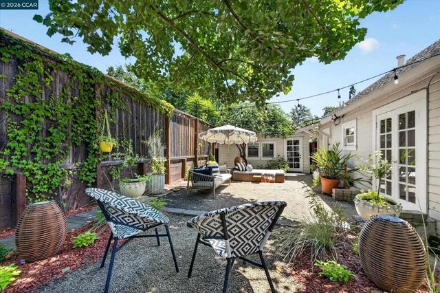 3 Songbird Ct, Lafayette, CA 94549