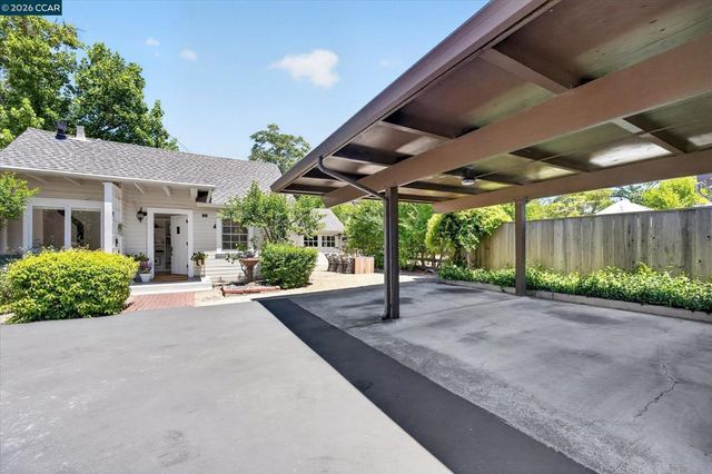3 Songbird Ct, Lafayette, CA 94549
