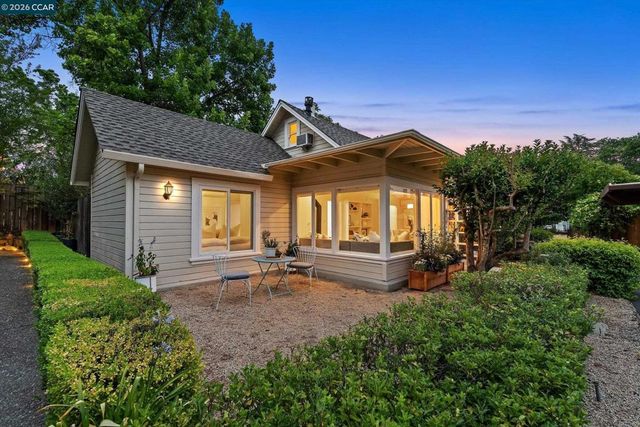3 Songbird Ct, Lafayette, CA 94549