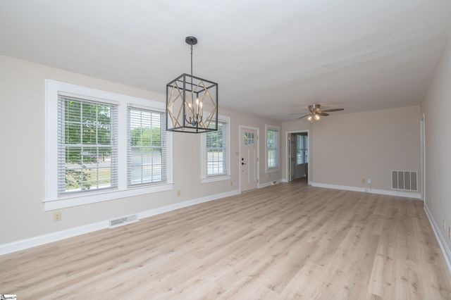 117 Taylors Road, Taylors, SC 29687