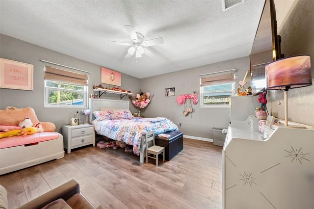 1207 ORANGE AVENUE, Tavares, FL 32778