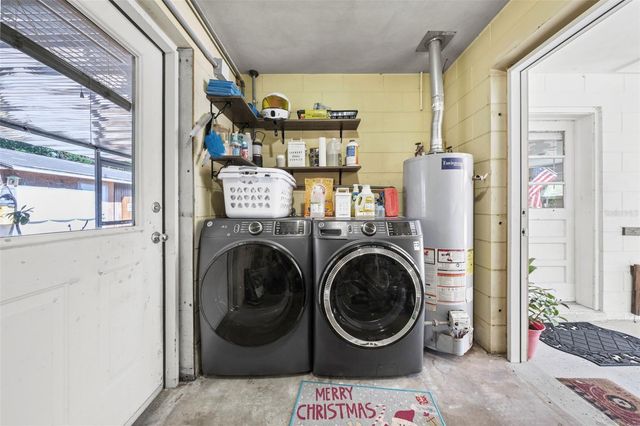 1207 ORANGE AVENUE, Tavares, FL 32778