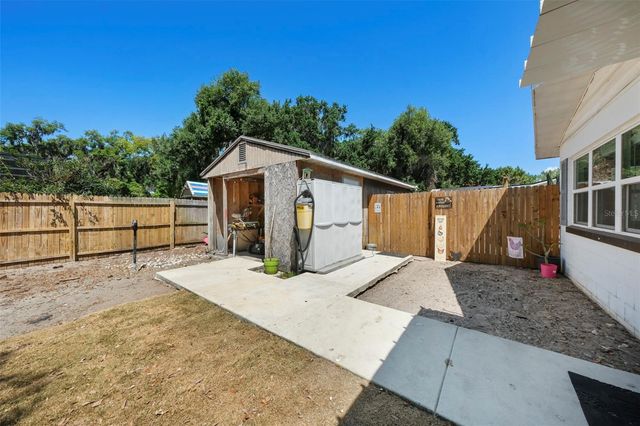 1207 ORANGE AVENUE, Tavares, FL 32778