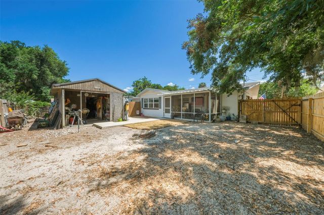 1207 ORANGE AVENUE, Tavares, FL 32778