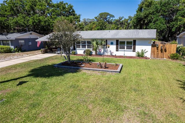 1207 ORANGE AVENUE, Tavares, FL 32778