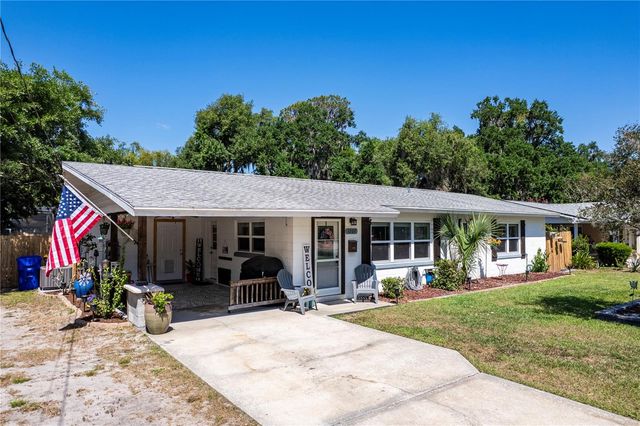 1207 ORANGE AVENUE, Tavares, FL 32778