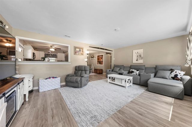 1207 ORANGE AVENUE, Tavares, FL 32778