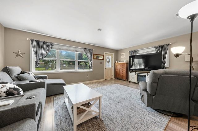 1207 ORANGE AVENUE, Tavares, FL 32778