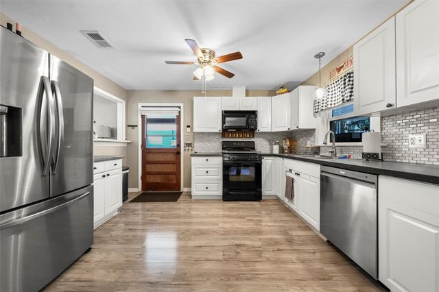 1207 ORANGE AVENUE, Tavares, FL 32778