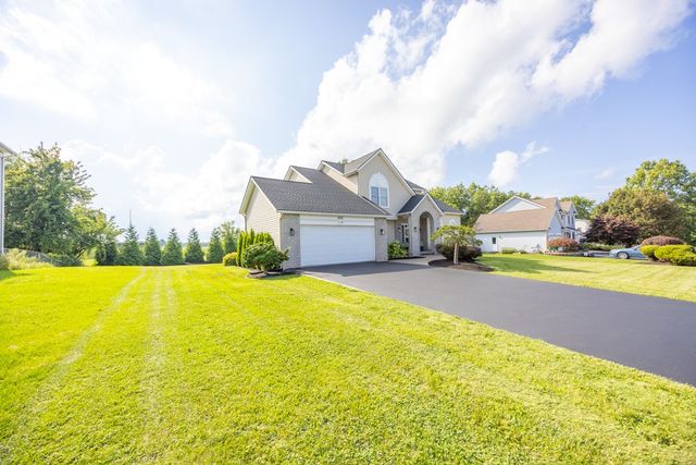 652 Shorecliff Drive, Greece, NY 14612