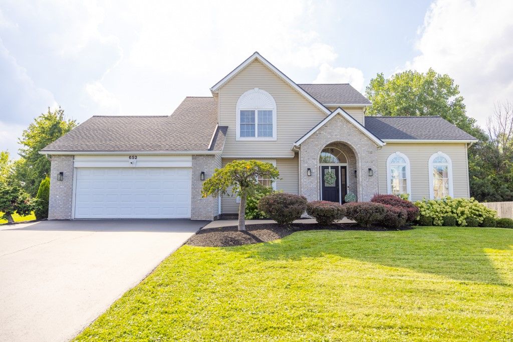652 Shorecliff Drive, Greece, NY 14612