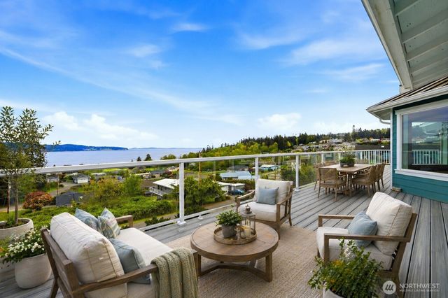 838 Gladstone Drive, Camano Island, WA 98282