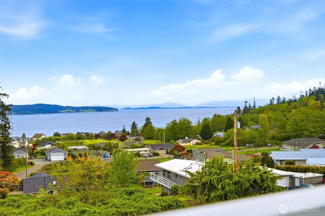 838 Gladstone Drive, Camano Island, WA 98282