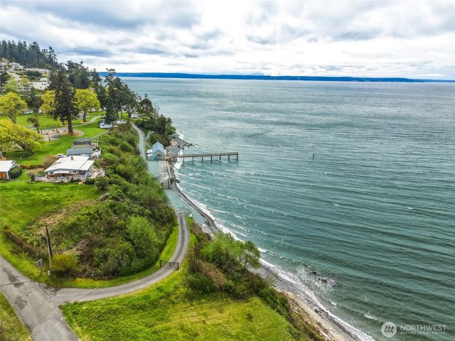838 Gladstone Drive, Camano Island, WA 98282