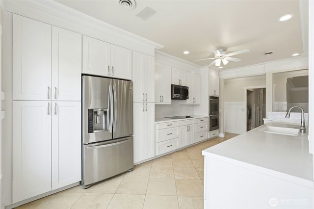 838 Gladstone Drive, Camano Island, WA 98282